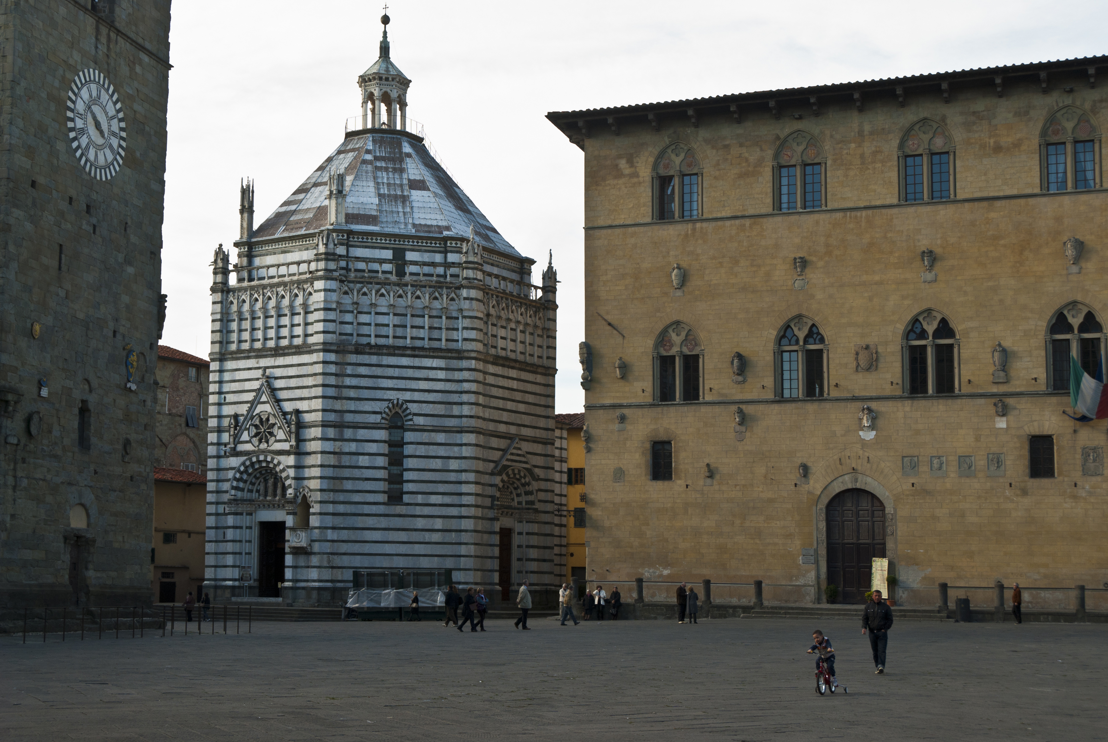 Domplatz mit Baptisterium
